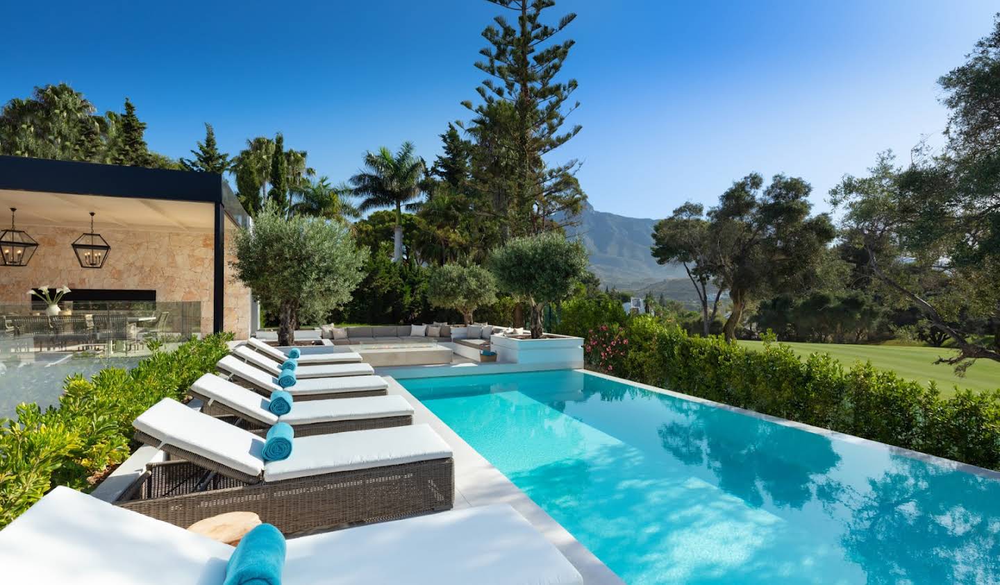 Villa avec piscine en bord de mer Marbella