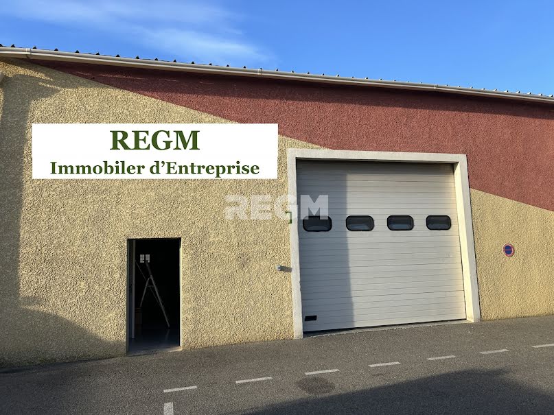 Location  locaux professionnels  230 m² à Istres (13800), 2 040 €