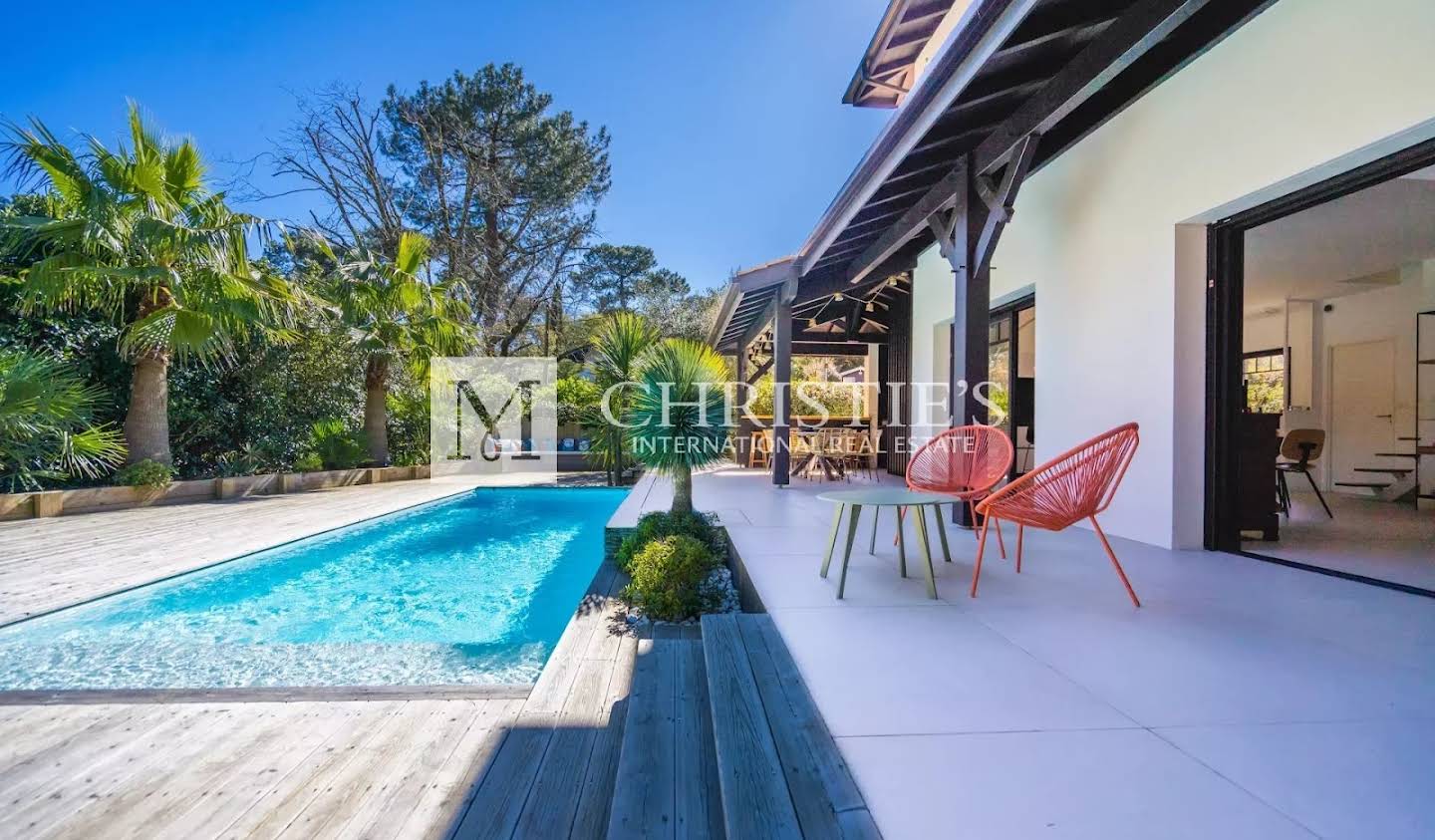 Villa with pool and garden Arcachon