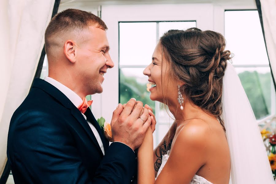 Fotógrafo de casamento Viktor Pavlov (victorphoto). Foto de 12 de dezembro 2016