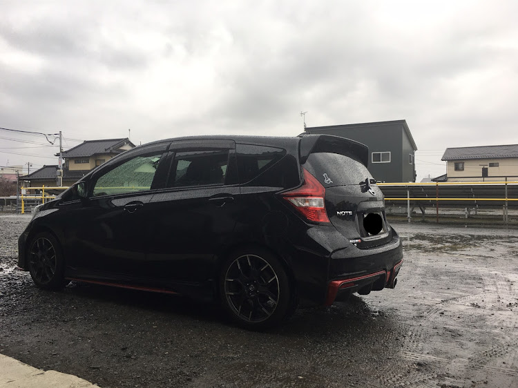 ノートの日産ノートニスモS・日産・E12改・雨の日ショット・洗車したいに関するカスタム事例の投稿画像1枚目