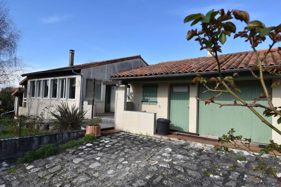 Vente maison 4 pièces 90 m² à La Rochefoucauld (16110), 181 000 €