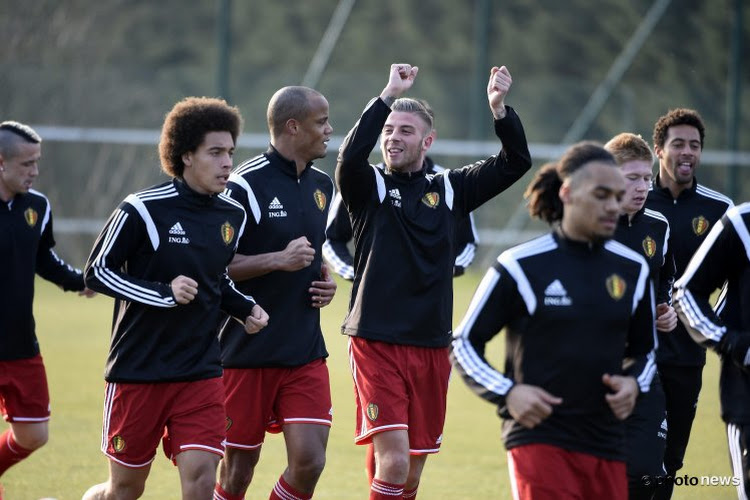 Moedige supporters op training om Duivelse reserven te zien