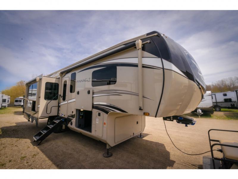 Jayco Pinnacle fifth wheel Main image