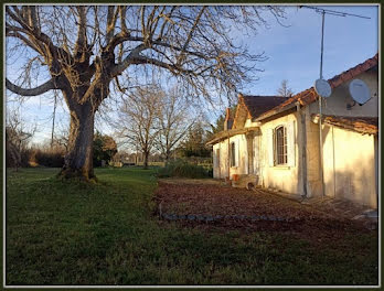 maison à Montmoreau (16)