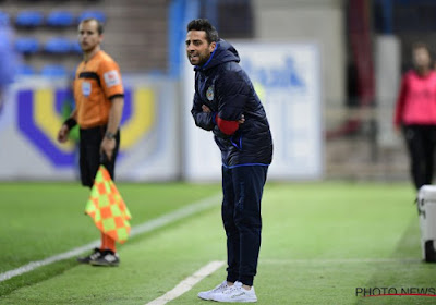 ? Yannick Ferrera heeft doelwit op zijn hoofd: woeste supporters eisen uitleg aan zijn dugout en aan neutrale zone op de Freethiel