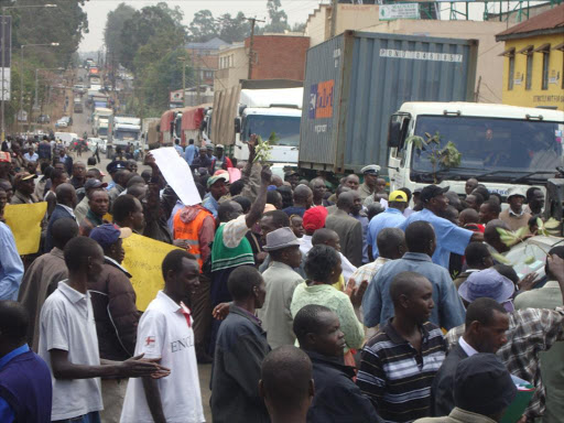 Farmers during protests in Eldoret where they blocked roads to protest over the fertilizer dispute. Photo/FILE