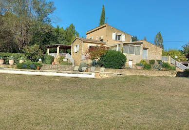 Villa with garden 4