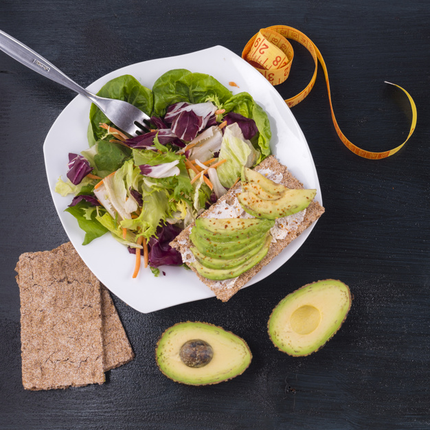 Vegetable salad with avocado on crisp bread Free Photo