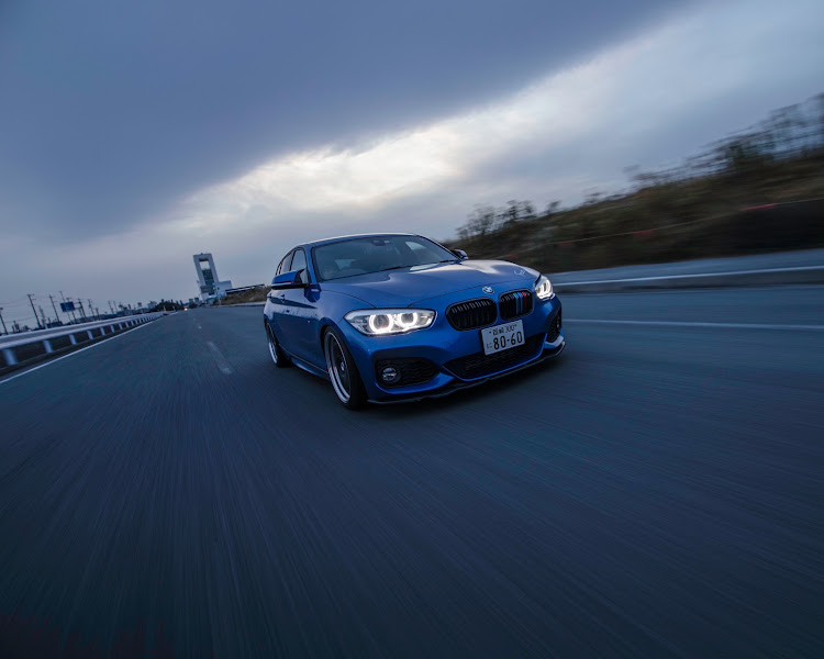 1シリーズ ハッチバックの走行写真・ローリングショット・霞埠頭・bmwに関するカスタム事例の投稿画像1枚目