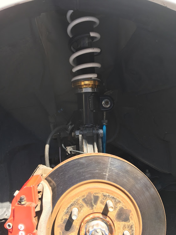 セレナの車高調整に関するカスタム事例の投稿画像1枚目