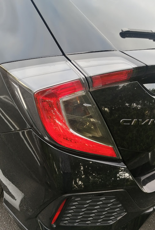 シビック(欧州HB)のシビック FK7・カスタム・ブラックエンブレム・シビック(欧州HB)に関するカスタム事例の投稿画像3枚目