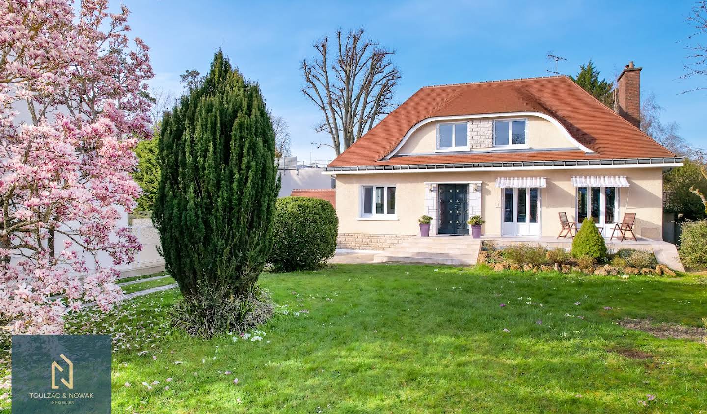 House with garden and terrace Rambouillet