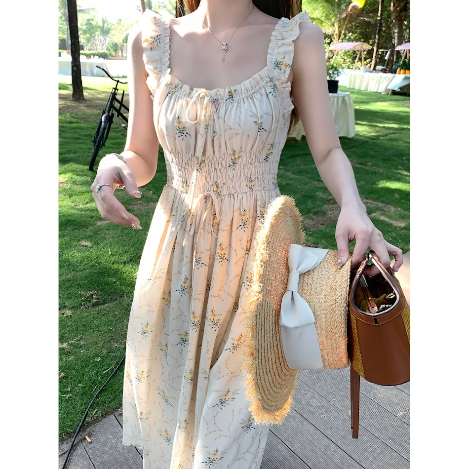 Robe douce et adorable pour fille, idéale pour les occasions spéciales. Élégante, confortable et au design charmant pour votre enfant.