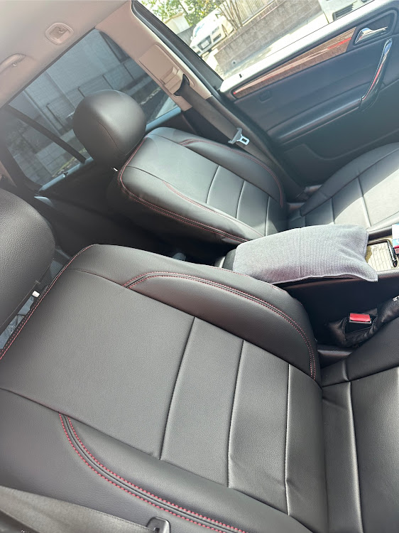Cクラス ステーションワゴンのW204 C63 AMG・シートカバー取付・故障警告灯・わからない・釣りバカボウズwithモータースポーツに関するカスタム事例の投稿画像3枚目