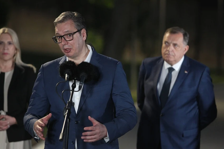 Vučić: Laž je da me je Makron ucenjivao da uvedem sankcije Rusiji