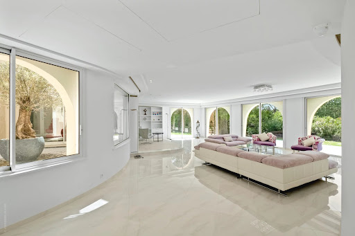 Villa with pool 4