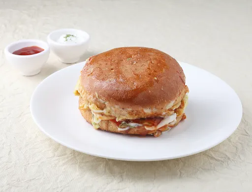 Cheezy Masala Bun Omelette