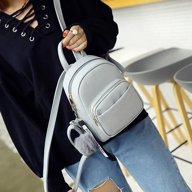 Sac à dos Mini Fur Ball Retro Wild Fashion pour femme, tendance et pratique. Petit sac idéal pour transporter l'essentiel avec style et confort.