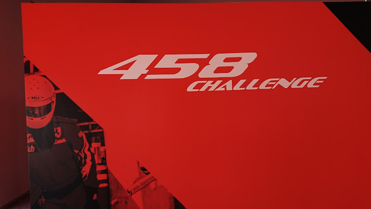 十三鬼将 夢見の精霊さんが投稿した新潟市 万代・フェラーリ458イタリア 展示車・レース専用車かな❓に関するカスタム事例の投稿画像12枚目