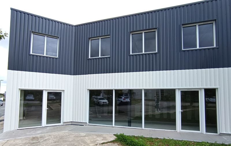 Location  locaux professionnels 2 pièces 127 m² à Perigny (17180), 1 600 €