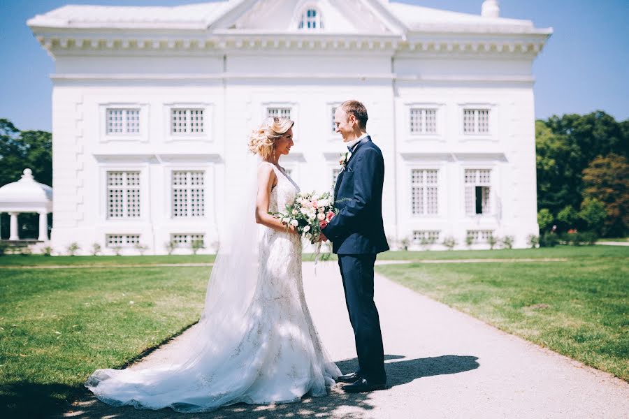 Fotografo di matrimoni Yuliya Normantas (julianormantas). Foto del 15 settembre 2015