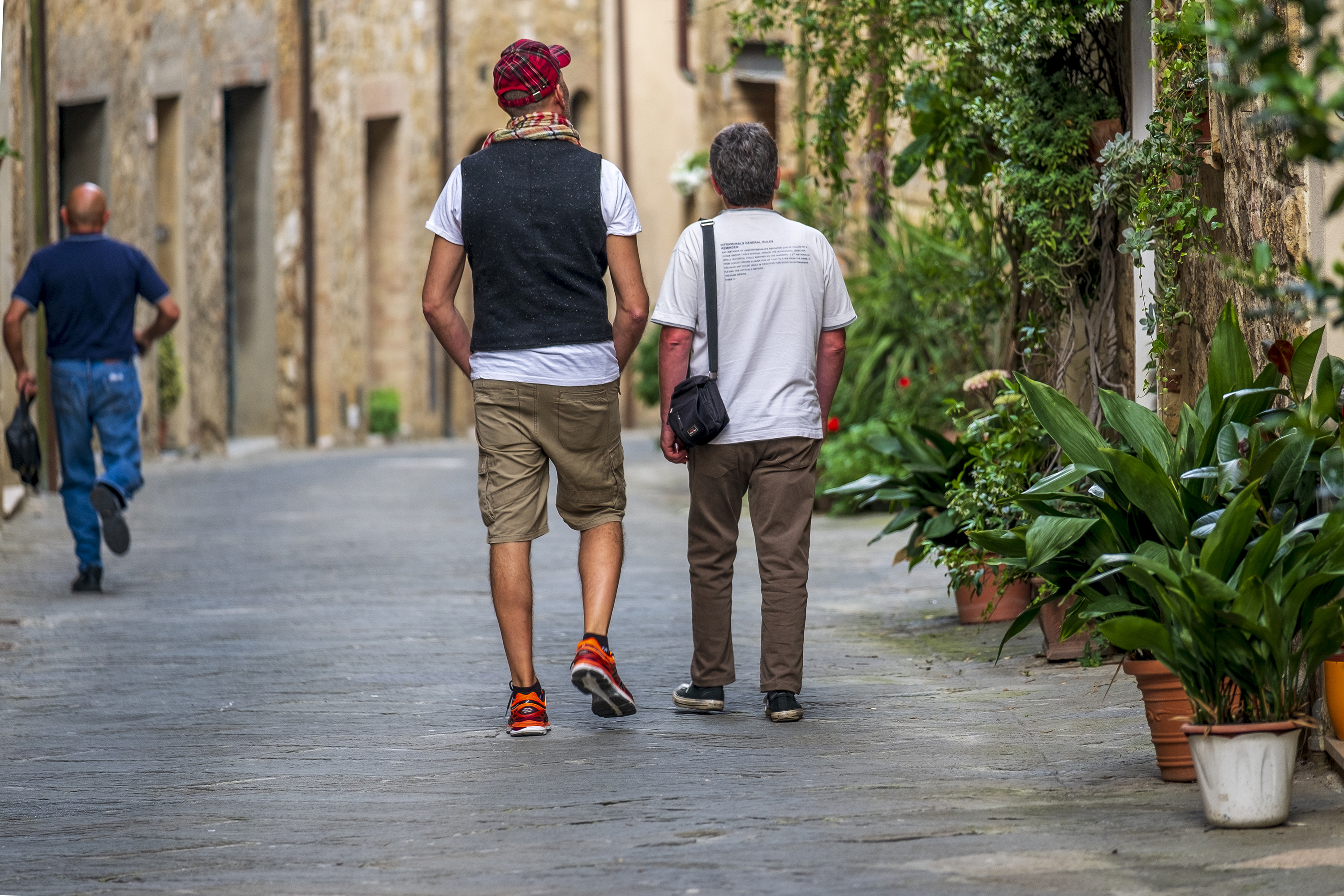 Turisti a passeggio di Stiscio