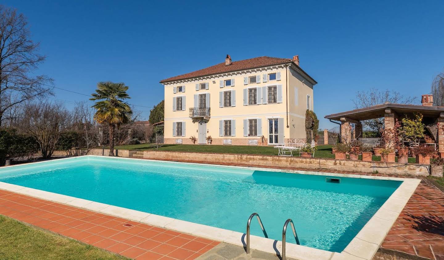 Villa with pool and garden Altavilla Monferrato