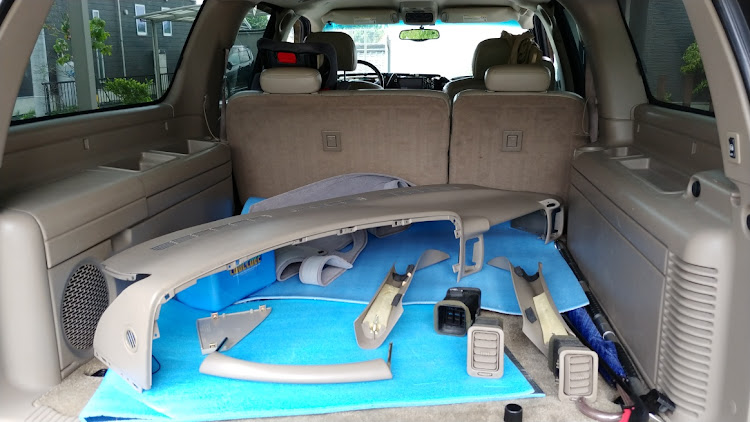 サバーバンの熱風エアコン・緊急事態・YouTube・DIY・DIY記録に関するカスタム事例の投稿画像2枚目