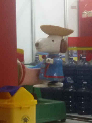 Snoopy Statue