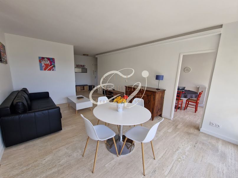 Location meublée appartement 5 pièces 111 m² à Ecully (69130), 1 995 €