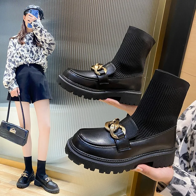 Koreanische flache Martin Boots, kurze Stiefel im Ins-Trend, modischer Look, bequemer Tragekomfort, ideal für den Alltag und stilvolle Outfits.