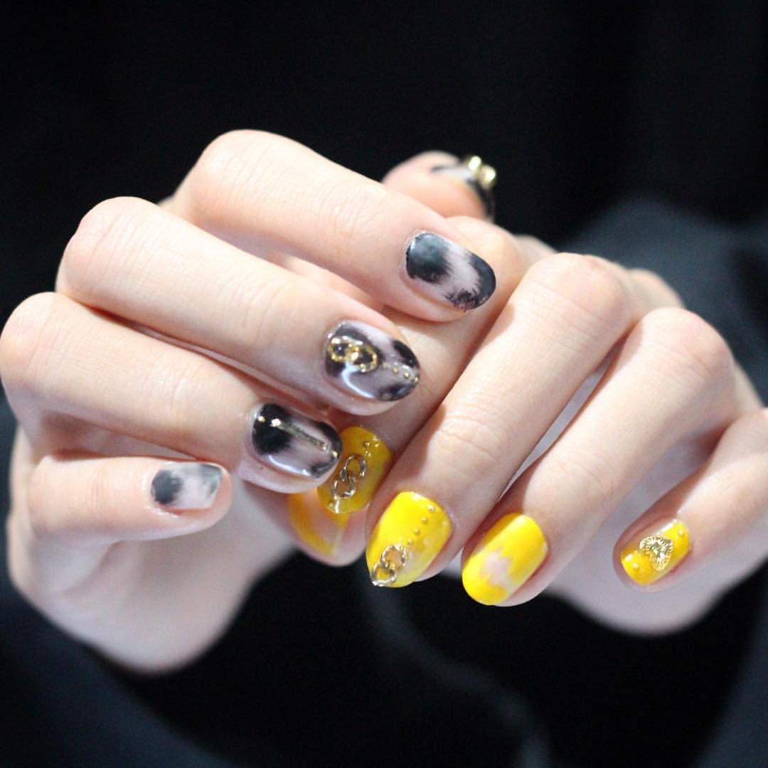 24 K-Pop Idols That Have Rocked Bold Nail Looks - Koreaboo