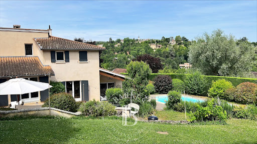 House with pool 2