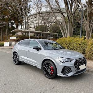 RS Q3 スポーツバック