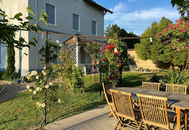 Maison avec piscine et terrasse 10