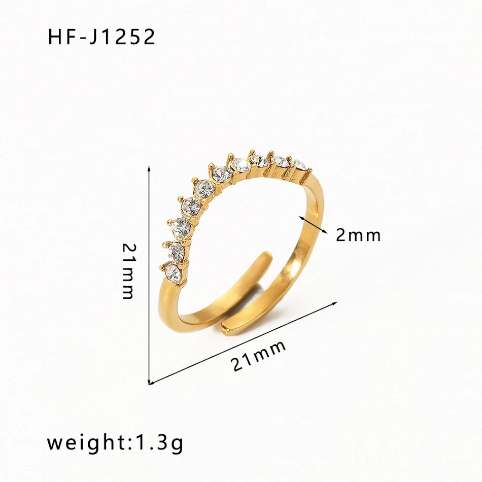 18K vergulde roestvrijstalen ring met ingelegde zirkonia en diamanten. Een stijlvolle ring die je dagelijkse look verfraait.