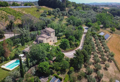 Villa with pool and garden 3