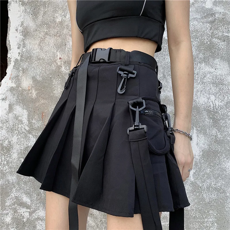 Jupe courte trapèze plissée pour étudiantes, taille haute et design tendance. Parfaite pour un look décontracté et élégant.