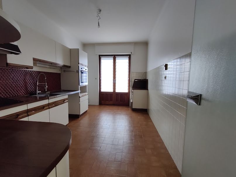 Location  maison 5 pièces 141.32 m² à Corbas (69960), 1 650 €