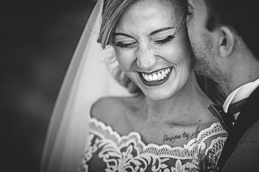 Fotografo di matrimoni Marco Cammertoni (marcocammertoni). Foto del 3 maggio 2021