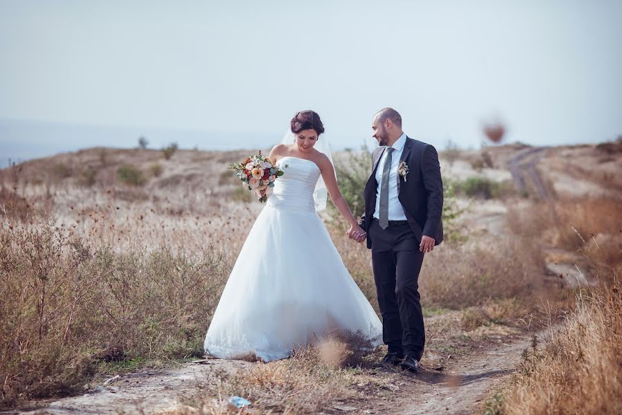 Fotógrafo de casamento Viktoriya Alieva (alieva). Foto de 8 de outubro 2015