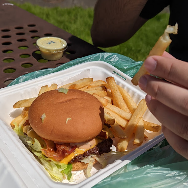 Peanut buer burger