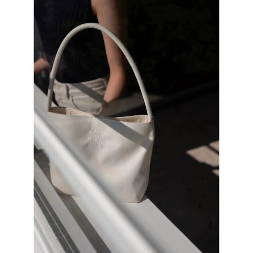 Title 1, Versatile casual shoulder bag for women. Comfor...