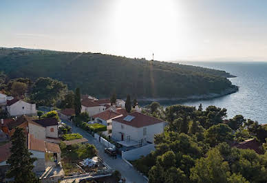 Maison avec piscine et terrasse 3