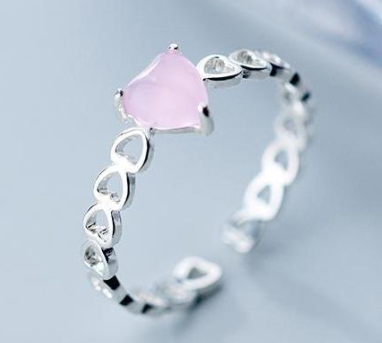 Modieuze synthetische glazen holle liefdesring, zoet temperament, ring voor de wijsvinger. Een charmante toevoeging voor een elegante uitstraling.