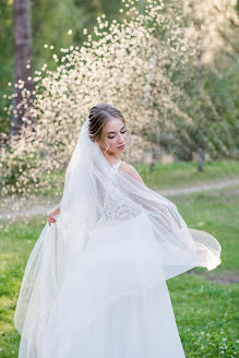 Fotógrafo de casamento Valentina Yudina (well99). Foto de 19 de fevereiro 2020