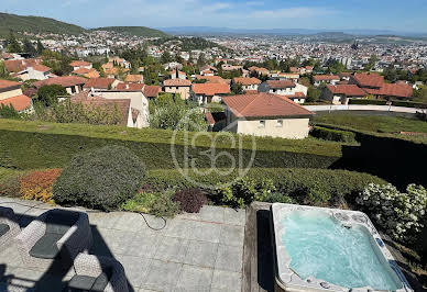 Maison avec piscine et terrasse 1