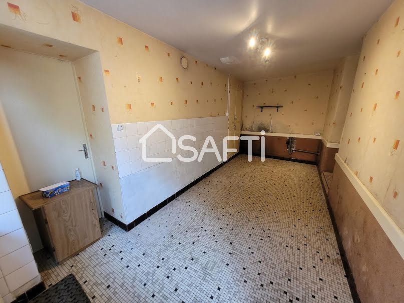 Vente maison 4 pièces 71 m² à Descartes (37160), 57 000 €