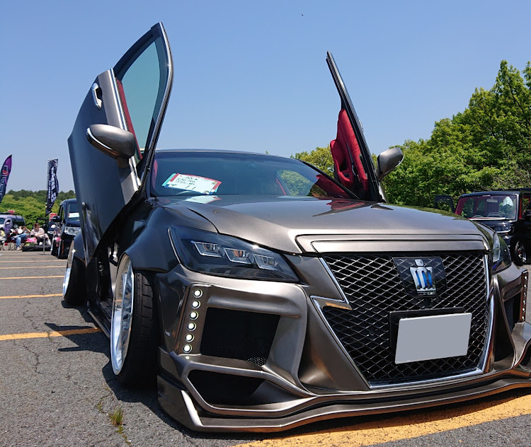 C-HRのC-HR大好き・渋い車・かっこいい車・インパクト大・凄い車ばっかり🚗に関するカスタム事例の投稿画像6枚目